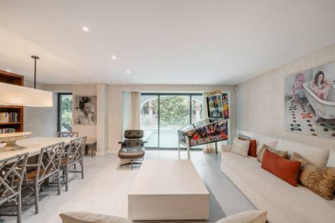 Moradia T5 com jardim e piscina no Restelo