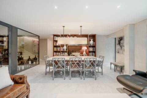 Moradia T5 com jardim e piscina no Restelo