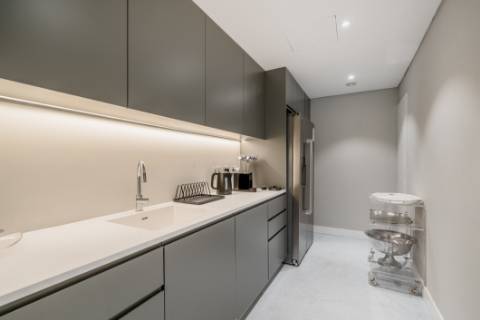 Moradia T5 com jardim e piscina no Restelo