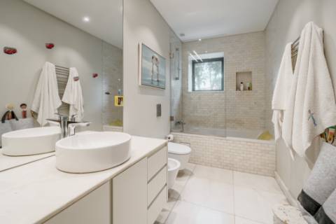 Moradia T5 com jardim e piscina no Restelo