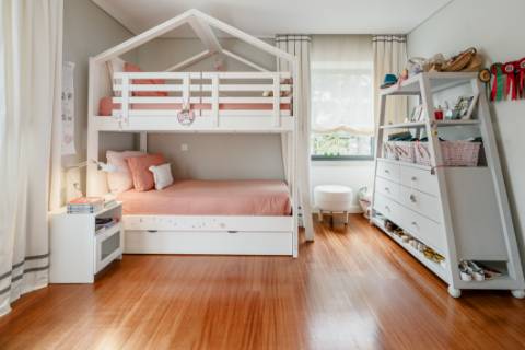 Moradia T5 com jardim e piscina no Restelo