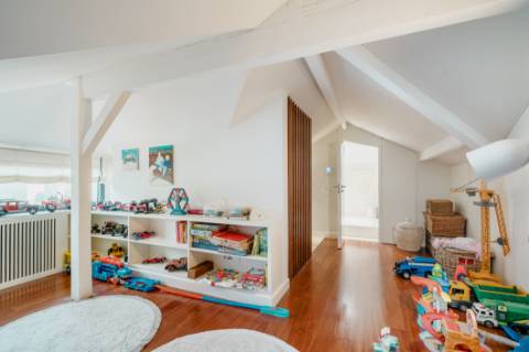 Moradia T5 com jardim e piscina no Restelo