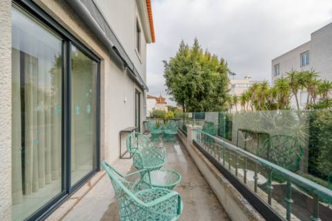 Moradia T5 com jardim e piscina no Restelo