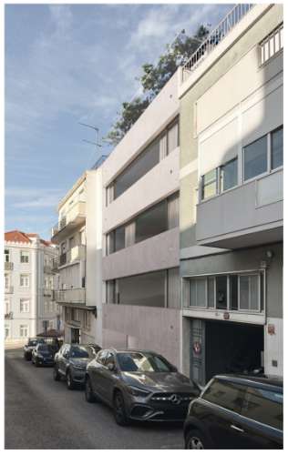 Prédio com projecto de arquitectura aprovado na CML para venda em Campolide