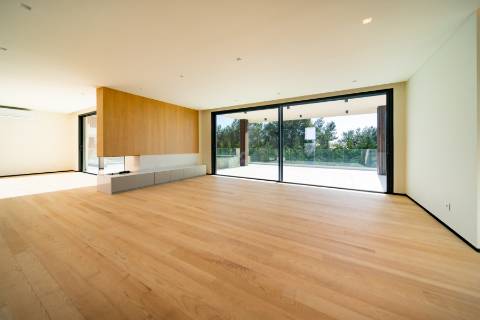 Moradia T4 de arquitetura moderna com jardim e piscina em Murches