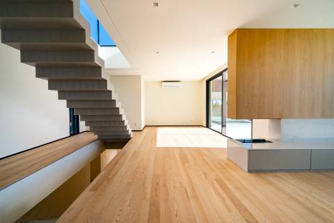 Moradia T4 de arquitetura moderna com jardim e piscina em Murches