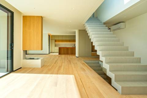 Moradia T4 de arquitetura moderna com jardim e piscina em Murches