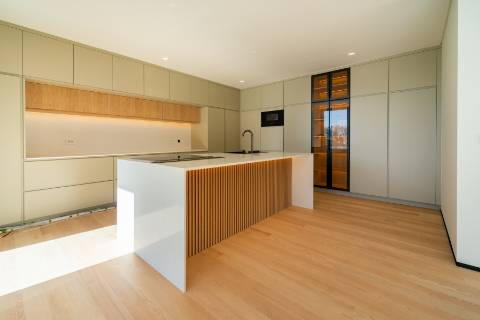 Moradia T4 de arquitetura moderna com jardim e piscina em Murches