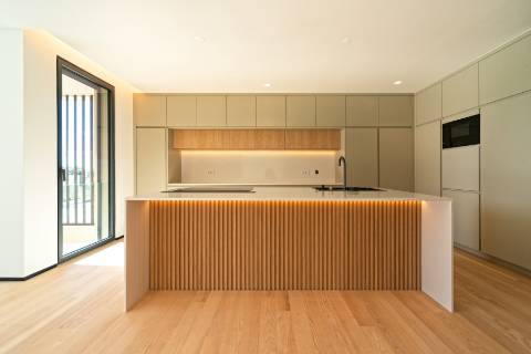 Moradia T4 de arquitetura moderna com jardim e piscina em Murches