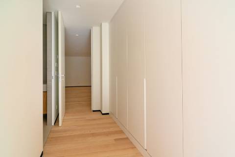 Moradia T4 de arquitetura moderna com jardim e piscina em Murches