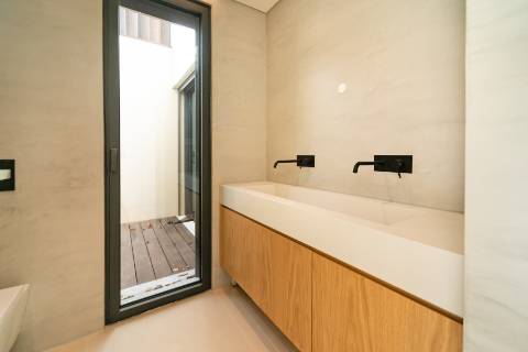 Moradia T4 de arquitetura moderna com jardim e piscina em Murches