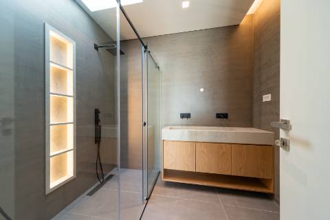 Moradia T4 de arquitetura moderna com jardim e piscina em Murches