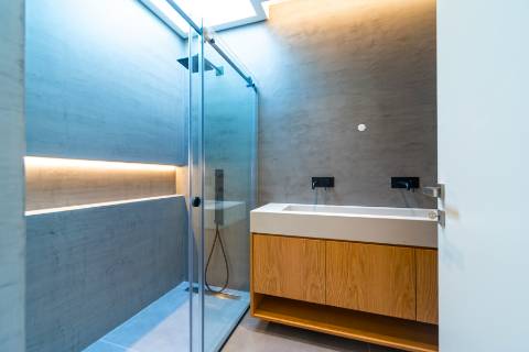 Moradia T4 de arquitetura moderna com jardim e piscina em Murches