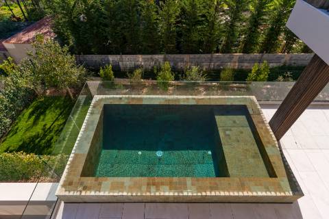 Moradia T4 de arquitetura moderna com jardim e piscina em Murches