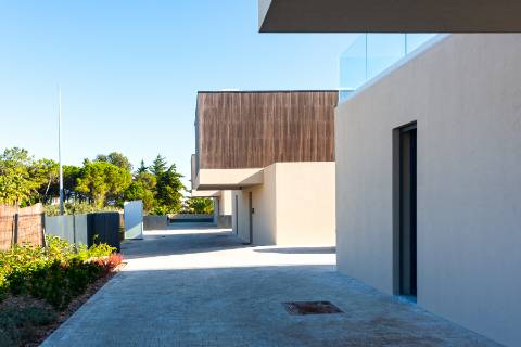 Moradia T4 de arquitetura moderna com jardim e piscina em Murches