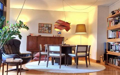 Apartamento T2 com varanda, na Praça da Galiza, centro do Porto.