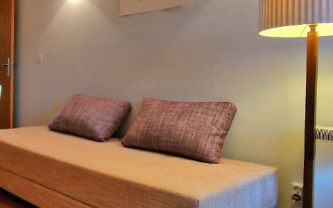 Apartamento T2 com varanda, na Praça da Galiza, centro do Porto.