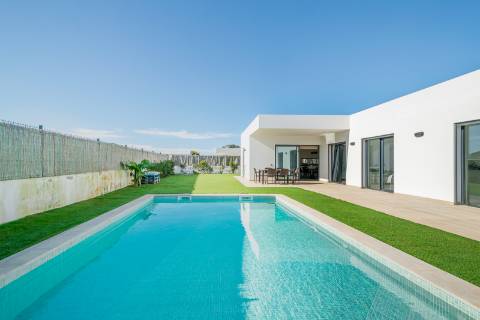 Moradia Contemporânea com Piscina para Venda em Sagres