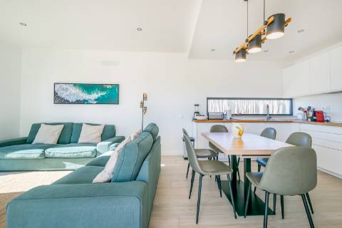 Moradia Contemporânea com Piscina para Venda em Sagres