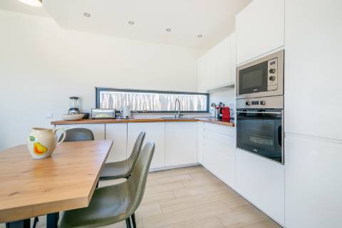 Moradia Contemporânea com Piscina para Venda em Sagres