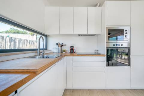 Moradia Contemporânea com Piscina para Venda em Sagres