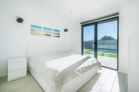 Moradia Contemporânea com Piscina para Venda em Sagres