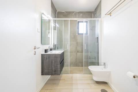 Moradia Contemporânea com Piscina para Venda em Sagres