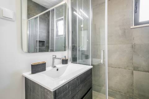 Moradia Contemporânea com Piscina para Venda em Sagres