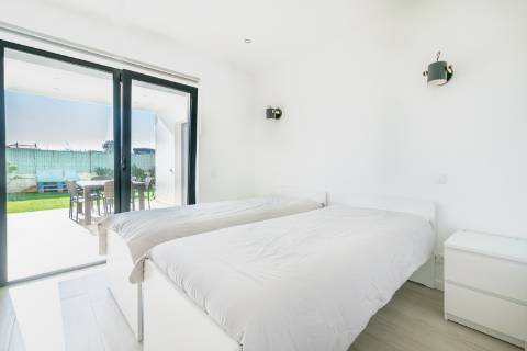 Moradia Contemporânea com Piscina para Venda em Sagres