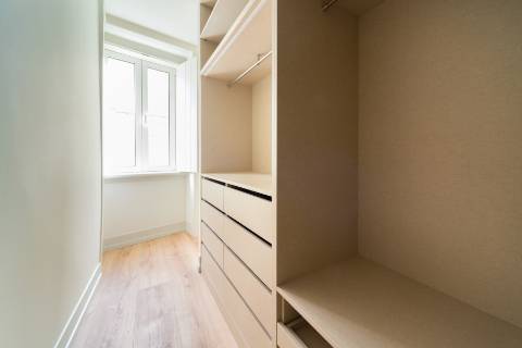 Apartamento T3+1 com pátio e piscina junto à icónica Av. da Liberdade
