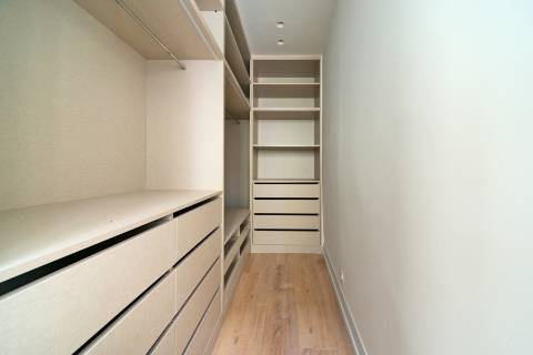 Apartamento T3+1 com pátio e piscina junto à icónica Av. da Liberdade
