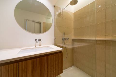 Apartamento T3+1 com pátio e piscina junto à icónica Av. da Liberdade
