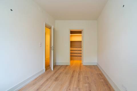 Apartamento T3+1 com pátio e piscina junto à icónica Av. da Liberdade
