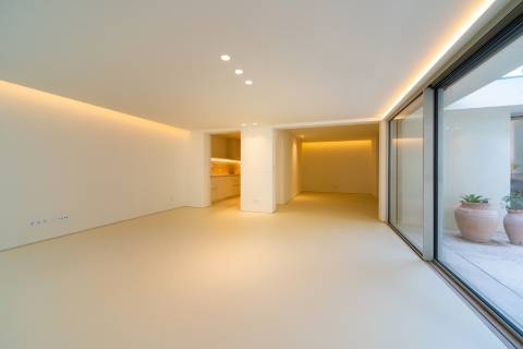 Apartamento T3+1 com pátio e piscina junto à icónica Av. da Liberdade
