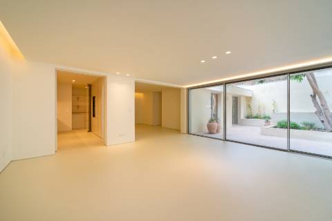 Apartamento T3+1 com pátio e piscina junto à icónica Av. da Liberdade
