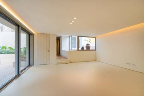 Apartamento T3+1 com pátio e piscina junto à icónica Av. da Liberdade
