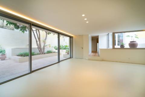 Apartamento T3+1 com pátio e piscina junto à icónica Av. da Liberdade
