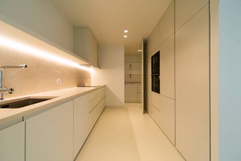 Apartamento T3+1 com pátio e piscina junto à icónica Av. da Liberdade
