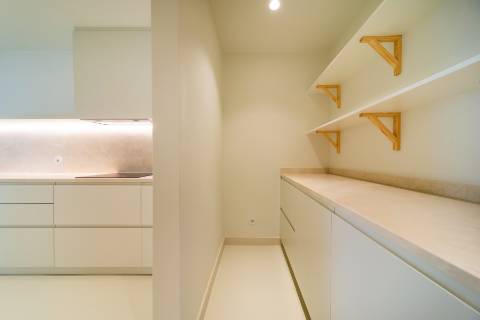 Apartamento T3+1 com pátio e piscina junto à icónica Av. da Liberdade
