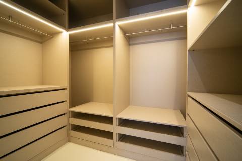 Apartamento T3+1 com pátio e piscina junto à icónica Av. da Liberdade
