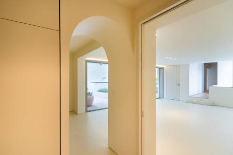 Apartamento T3+1 com pátio e piscina junto à icónica Av. da Liberdade
