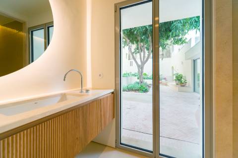 Apartamento T3+1 com pátio e piscina junto à icónica Av. da Liberdade
