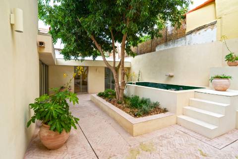 Apartamento T3+1 com pátio e piscina junto à icónica Av. da Liberdade
