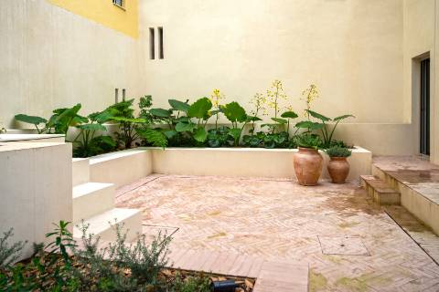 Apartamento T3+1 com pátio e piscina junto à icónica Av. da Liberdade
