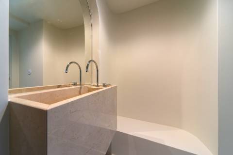 Apartamento T3+1 com pátio e piscina junto à icónica Av. da Liberdade
