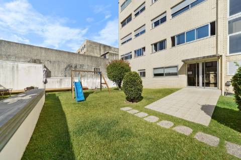 Apartamento T2+1 num prédio com jardim, Matosinhos Sul, Porto