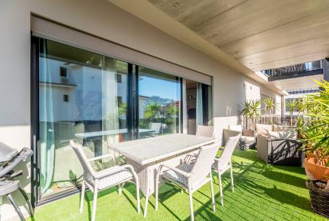 Apartamento T2, com terraço privativo e estacionamento no Centro Histórico de Cascais