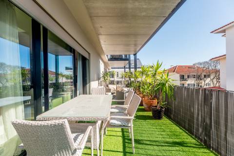 Apartamento T2, com terraço privativo e estacionamento no Centro Histórico de Cascais