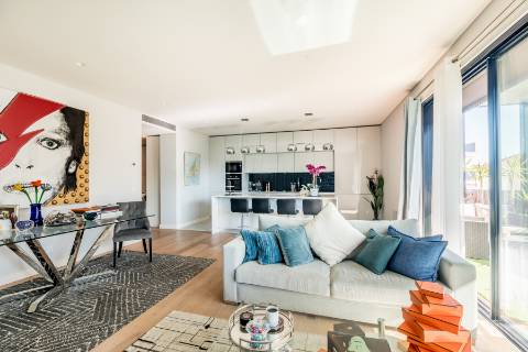 Apartamento T2, com terraço privativo e estacionamento no Centro Histórico de Cascais