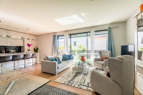 Apartamento T2, com terraço privativo e estacionamento no Centro Histórico de Cascais